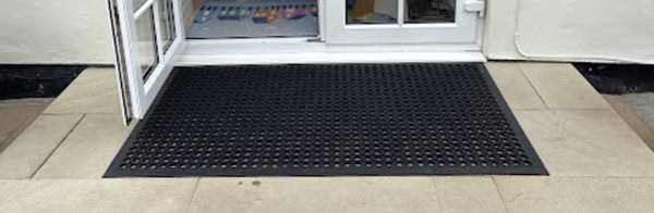 Rubber Ramp Mat used as outdoor entrance mat