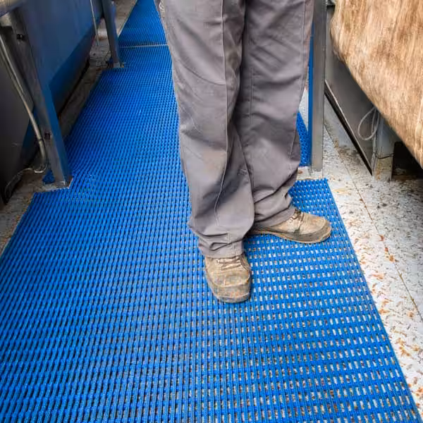 VG-Blue-Factory.jpg Vynagrip Heavy Duty Anti-Slip Roll Matting