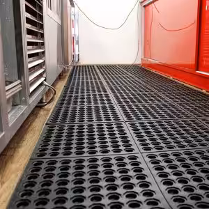 Best Mats for Oily Areas in Manufacturing 1 Interlock mats for oily areas