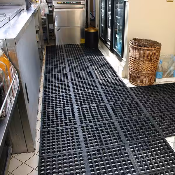 IFN-Main Interlock Oil & Grease Resistant Nitrile Rubber Tiles Main