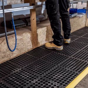 Interlock Flow Nitrile Rubber Matting Tiles at Workbench