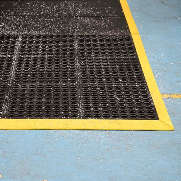 Interlock Flow 100% Nitrile Rubber Tiles & Edges